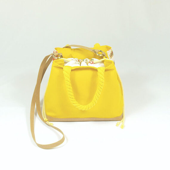 Detalle posterior bolso bucket amarillo artesano
